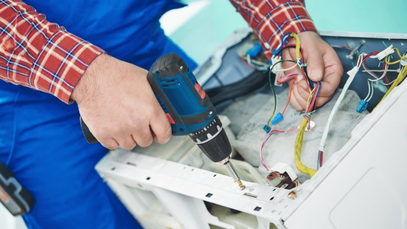 Serdivan Ariston Ariston çamaşır makinesi kart tamiri – Su almama arızası orijinal parça ile giderildi. - Teknik servis örneği
